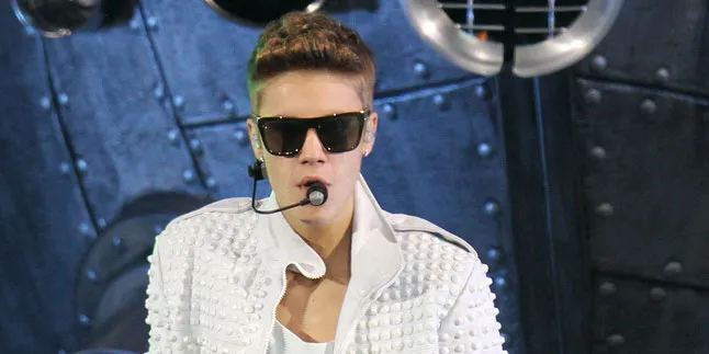 Justin Bieber Pamer Kumis Dalam Teaser Perdana 'BELIEVE' Justin Bieber Pamer Kumis Dalam Teaser Perdana 'BELIEVE'