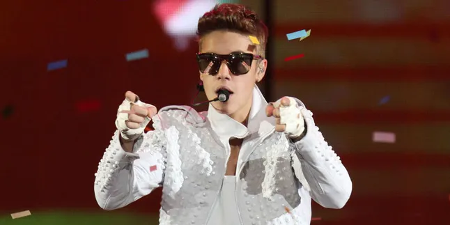 Justin Bieber Asyik Bermain Alat Musik Tradisional Saat di Bali