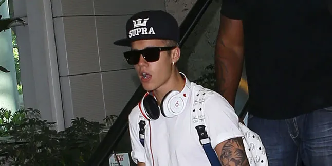 Justin Bieber Bakal Bintangi 'BATMAN VS SUPERMAN'?