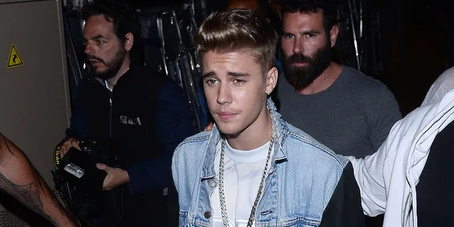 Justin Bieber Bebas Dari Tuduhan Hisap Ganja di Pesawat