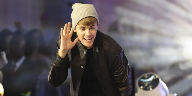Justin Bieber Berpose Ikonik ala James Dean
