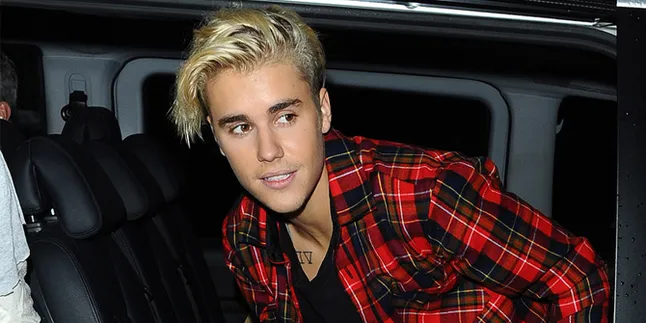 Justin Bieber dan Hailey Baldwin Kembali Nikmati Kencan Mesra di Pantai Justin Bieber dan Hailey Baldwin Kembali Nikmati Kencan Mesra di Pantai