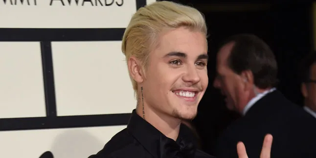Justin Bieber dan Sofia Richie Terbang Naik Jet Pribadi