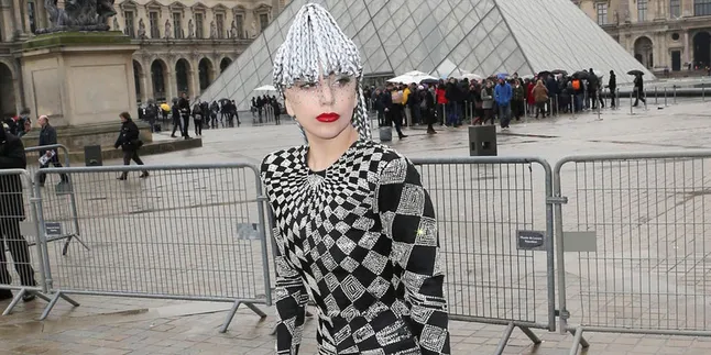 Justin Bieber Ditangkap Polisi, Ini Respon Lady Gaga!