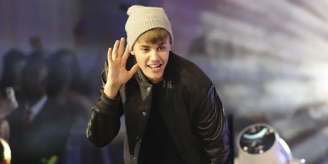 Justin Bieber Mendadak Duduk di Kursi Roda, Ada Apa?