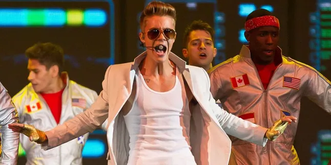 Justin Bieber Pingsan Saat Konser di London Justin Bieber Pingsan Saat Konser di London
