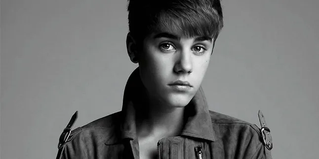 Justin Bieber Raih Award Pertama di AMA 2012