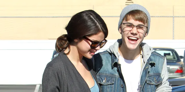Justin Bieber - Selena Gomez Kencan Romantis di Kebun Binatang Justin Bieber - Selena Gomez Kencan Romantis di Kebun Binatang