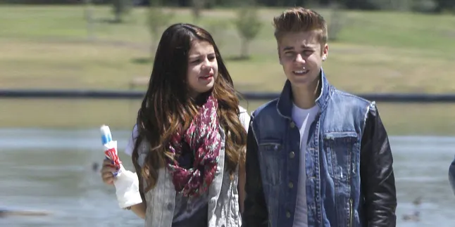 Justin Bieber - Selena Gomez Kompak Sih, Tapi Nggak Gini Juga
