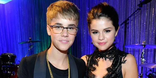 Justin Bieber - Selena Gomez Tunjukkan Kemesraan Lagi Justin Bieber - Selena Gomez Tunjukkan Kemesraan Lagi