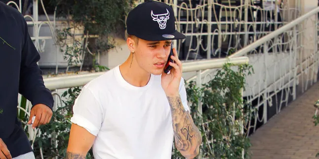 Justin Bieber Sewa Teman Untuk Awasi Selena Gomez? Justin Bieber Sewa Teman Untuk Awasi Selena Gomez?