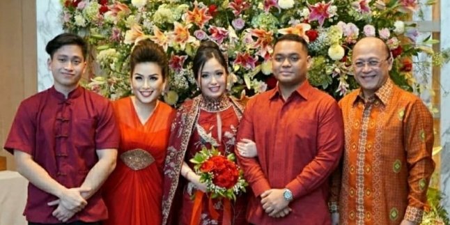 Happy News! Audrey Putri Mario Teguh Officially Proposed by Her Lover