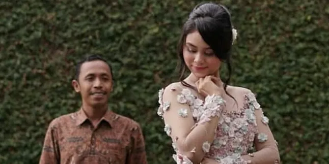 Kabar Bahagia, Furry Setya Pemeran Mas Pur 'TUKANG OJEK PENGKOLAN' Lamar Kekasih