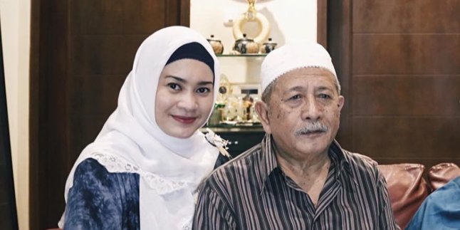 Sad News, Father of Ikke Nurjanah Passed Away