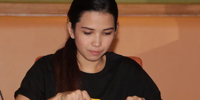 Kabar Duka, Ibunda Dinda Kanyadewi Meninggal Dunia Kabar Duka, Ibunda Dinda Kanyadewi Meninggal Dunia