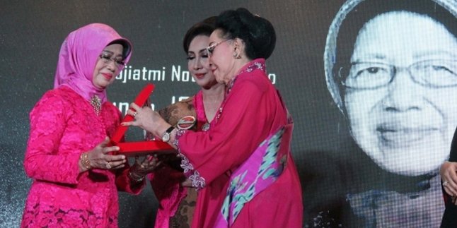 Condolences, Sujiatmi Notomiharjo, Mother of President Joko Widodo, Passed Away in Solo