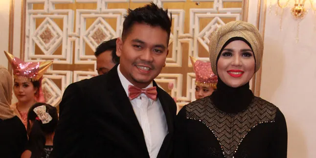Kado Anniversary Pernikahan, Istri Indra Bekti Hamil Anak Ketiga Kado Anniversary Pernikahan, Istri Indra Bekti Hamil Anak Ketiga
