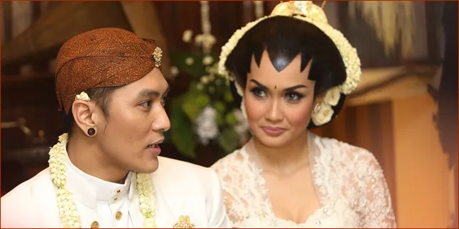 Kado Pernikahan Pertama Demian, Bikin Sara Wijayanto Senewen Kado Pernikahan Pertama Demian, Bikin Sara Wijayanto Senewen