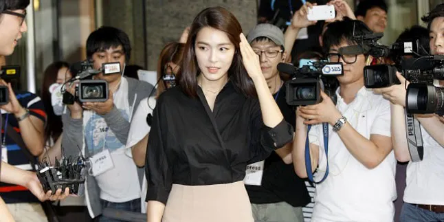 Kahi Pamerkan Otot Perut Yang Seksi di MV 'It's Me'