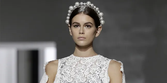 Kaia Gerber Unggah Foto Dirinya Saat Mandi Dalam Bathtub