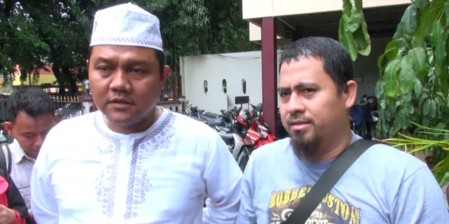 Kakak & Pengacara Saipul Jamiell: Dia Lebih Khusyuk Ibadahnya Kakak & Pengacara Saipul Jamiell: Dia Lebih Khusyuk Ibadahnya
