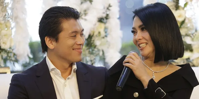Kaki Bengkak Sudah Baikan, Syahrini Kembali Ceria Sambil Boomerang Bareng Reino Kaki Bengkak Sudah Baikan, Syahrini Kembali Ceria Sambil Boomerang Bareng Reino