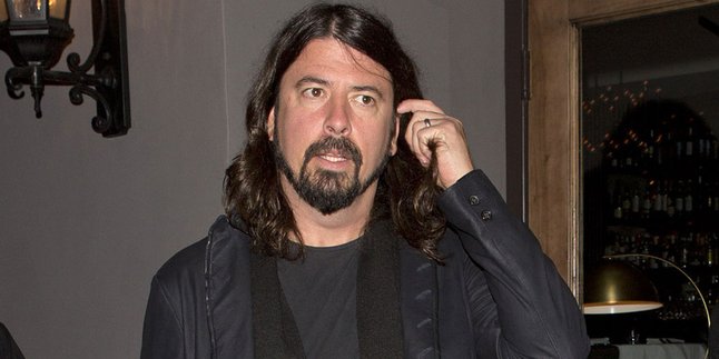 Kaki Patah, Inilah Kondisi Dave Grohl Pasca Operasi