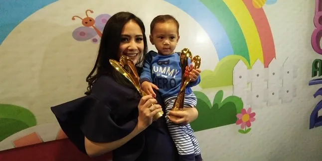 Kalahkan Ayu Ting Ting, Nagita Slavina Jadi Mom & Kids Kesayangan Kalahkan Ayu Ting Ting, Nagita Slavina Jadi Mom & Kids Kesayangan