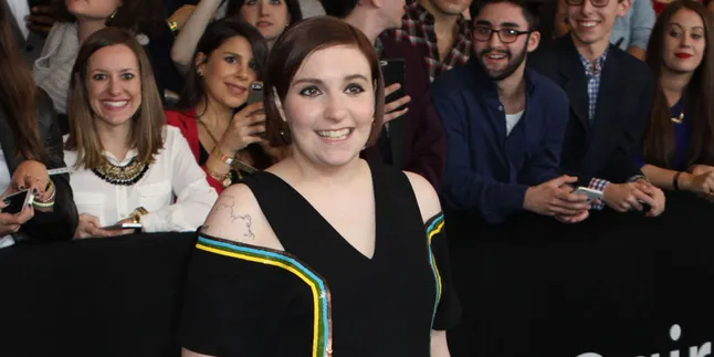 Kalahkan Lady Gaga, Yoga Ala Lena Dunham Jauh Lebih Panas Kalahkan Lady Gaga, Yoga Ala Lena Dunham Jauh Lebih Panas