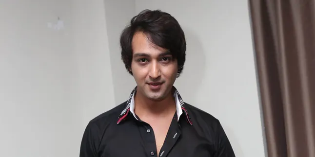 Kalau Tampil Begini, Saurabh Raj Jain Nyaris Tak Dikenali