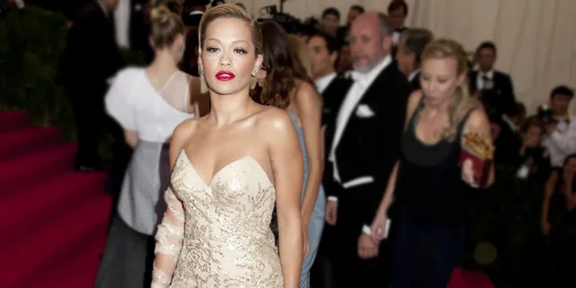 Kalau Wolverine Punya Cakar Besi, Rita Ora Punya Kuku Berlian Kalau Wolverine Punya Cakar Besi, Rita Ora Punya Kuku Berlian