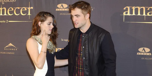 Kali ini, Kristen Stewart Benar-Benar Ketahuan Selingkuh! Kali ini, Kristen Stewart Benar-Benar Ketahuan Selingkuh!