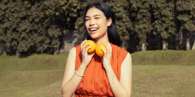 Kalya Islamadina Rilis EP Perdana Bertajuk 'Orange', Eksplorasi Lima Tahapan Rasa Cinta Kalya Islamadina Rilis EP Perdana Bertajuk 'Orange', Eksplorasi Lima Tahapan Rasa Cinta