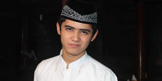Kangen, Aliando Syarief Tulis Pesan Untuk Almarhum Ayahnya