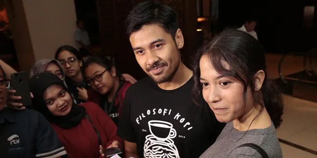 Kangen Istri, Chicco Jerikho Unggah Foto Putri Marino Tanpa Make Up Kangen Istri, Chicco Jerikho Unggah Foto Putri Marino Tanpa Make Up