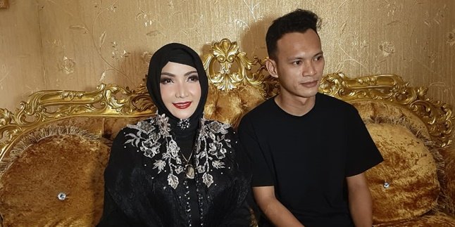 Missing Mother, Roro Fitria Presents a New Song Titled 'Rindu Ibu'