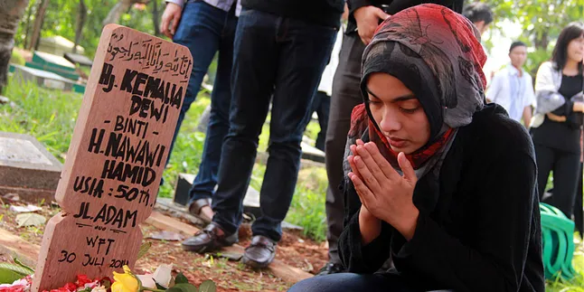 Kanker Rahim Penyebab Ibunda Tika Bravani Meninggal Kanker Rahim Penyebab Ibunda Tika Bravani Meninggal