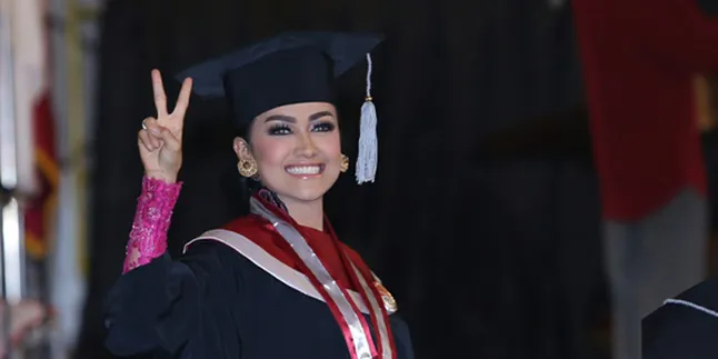 Kantongi Gelar S1 Hukum, Julia Perez Siap Lanjut Kejar S2