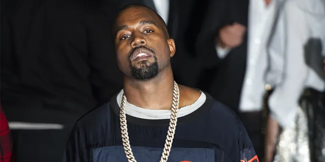 Kanye West Jadi Pria Paling Stylish 2015 Versi Majalah GQ Kanye West Jadi Pria Paling Stylish 2015 Versi Majalah GQ