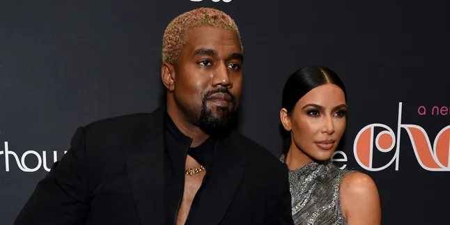 Kanye West Jelaskan Rasanya Jatuh Cinta Pada Kim Kardashian