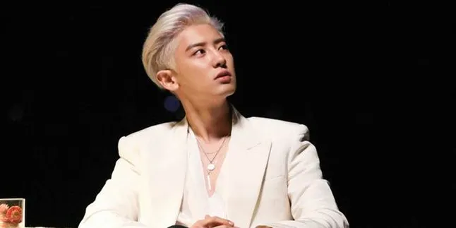 Kaos Kaki yang Dipakai Chanyeol EXO Harganya Jutaan, Fans Nggak Habis Pikir