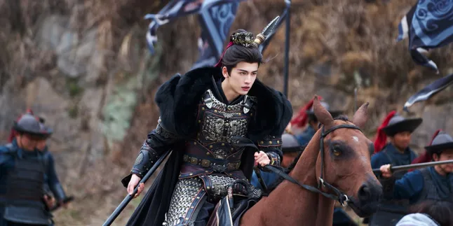 Xie Zheng's Character in 'Chasing Jade' Breaks 200 Million Popularity on iQIYI, Zhang Linghe Shines Even Brighter