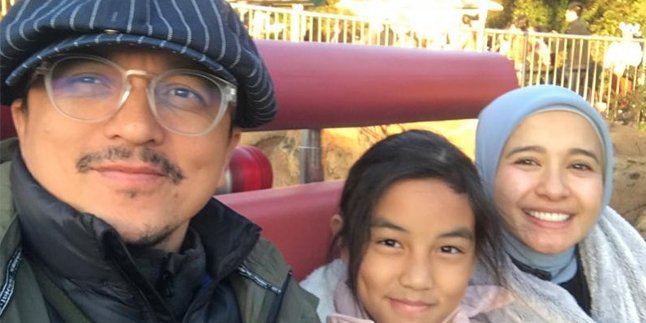 Self Quarantine, Engku Emran Posts a Photo with His Daughters Without Laudya Cynthia Bella