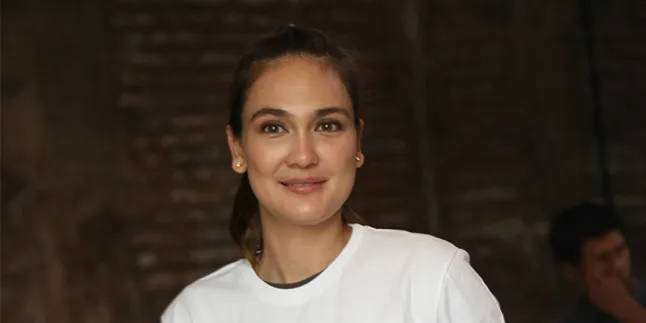 Karena FILOSOFI KOPI 2, Luna Maya Ketinggalan Pesawat & Kena Tipu