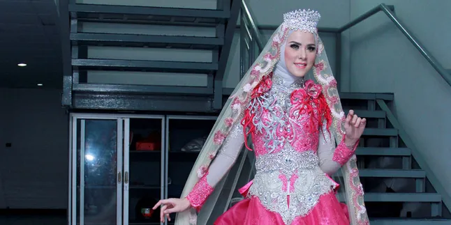 Karena Mewah & Elegan Bak Ratu, Angel Lelga Jadi Ikon Acara Ini..
