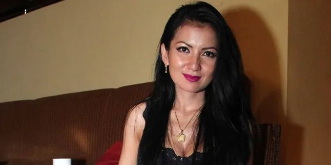 Karena Pekerjaan, Five Vi Masih Ragu Berjilbab