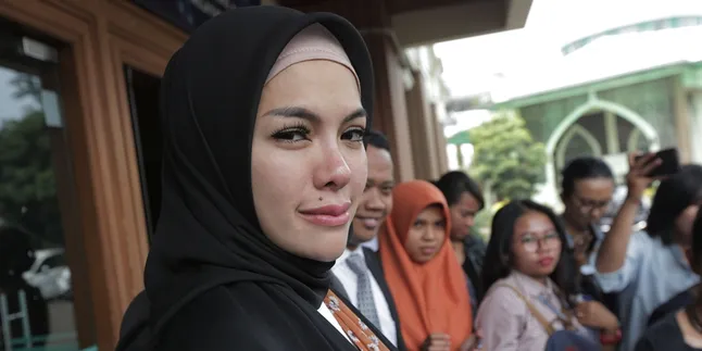 Karena Salah Paham, Nikita Mirzani Diduga Lakukan Tindak Kekerasan ke Dipo Latief