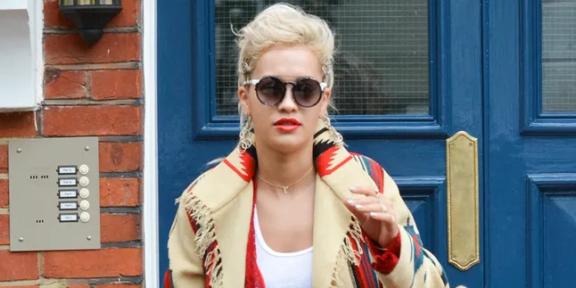 Karena Twitter Dibajak, Rita Ora Kena Semprot Penggemar