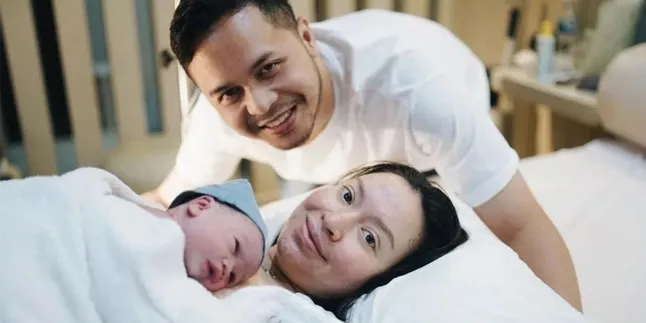 Karina Nadila Melahirkan Anak Pertama Berjenis Kelamin Perempuan, Selamat! Karina Nadila Melahirkan Anak Pertama Berjenis Kelamin Perempuan, Selamat!