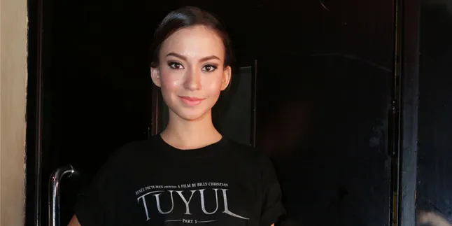 Karina Nadila, Si Cantik Yang Jago Terawang Masa Depan